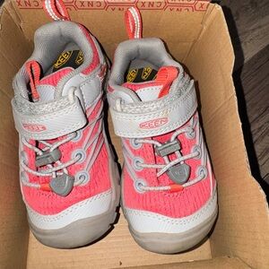 KEEN Kids' Coral and Light Gray Sneakers
